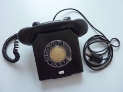 Telephon mit Wählscheibe; c/o Sylvia Koch